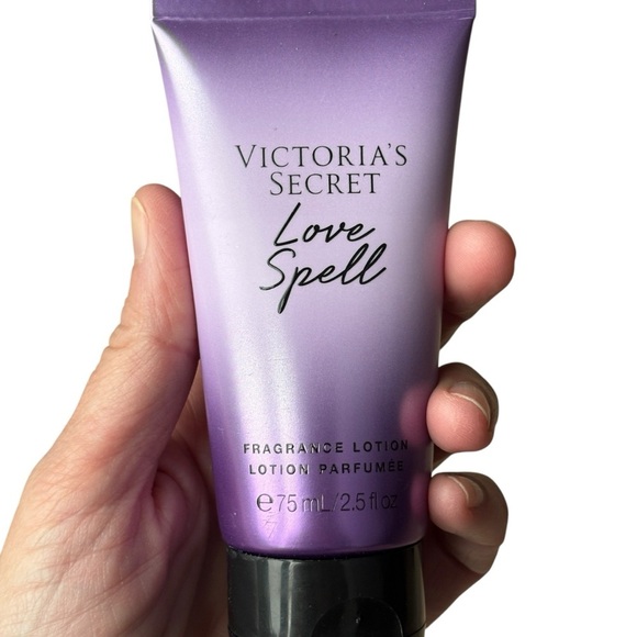 Victoria's Secret Love Spell Fragrance Lotion 2.5 oz - Picture 4 of 4